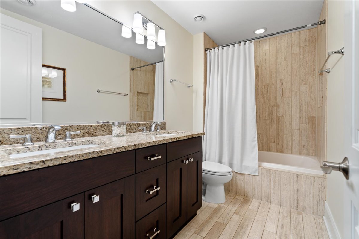 3048 N RACINE Avenue Unit: 1N