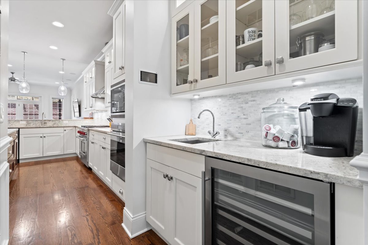 3048 N RACINE Avenue Unit: 1N