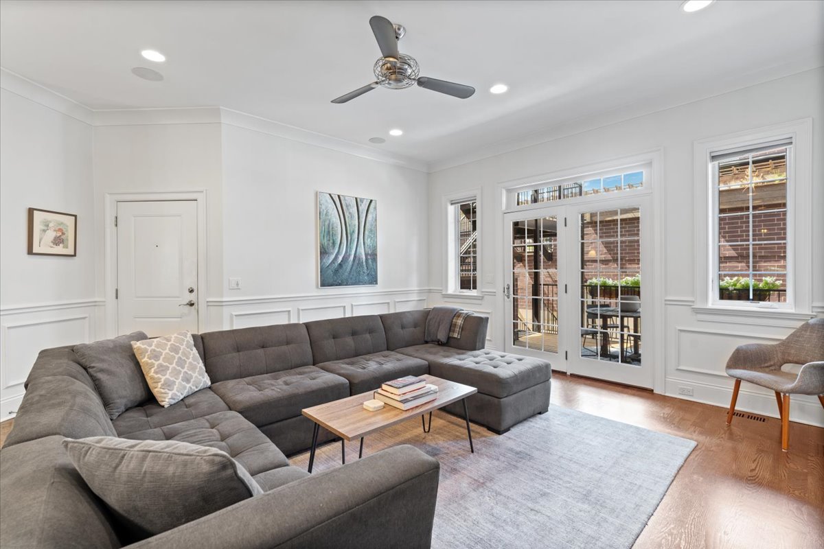 3048 N RACINE Avenue Unit: 1N