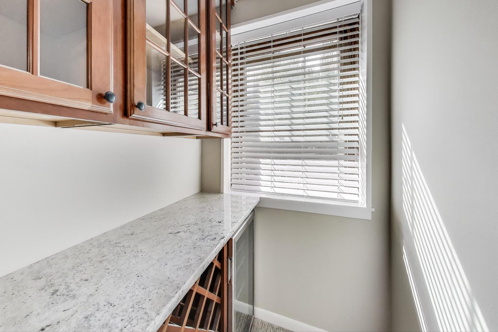 1927 N Howe Street Unit: 1