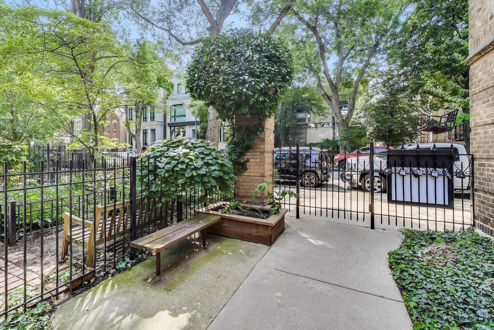 1927 N Howe Street Unit: 1