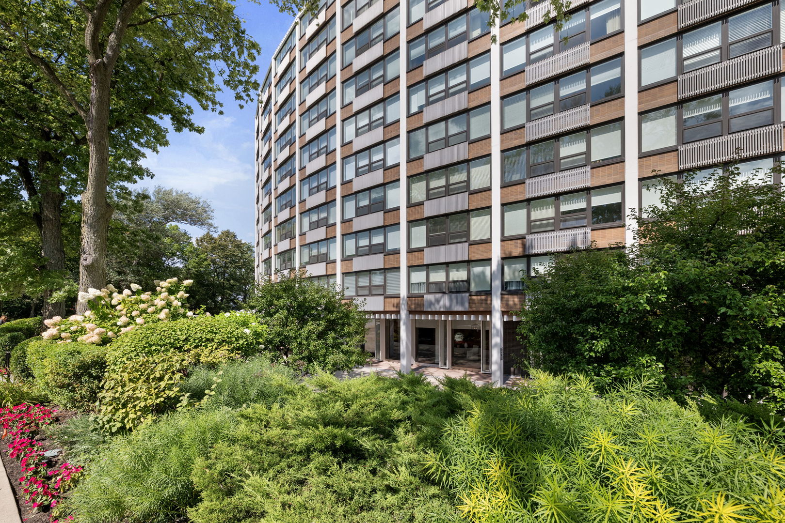 1630 Sheridan Road Unit: 2F