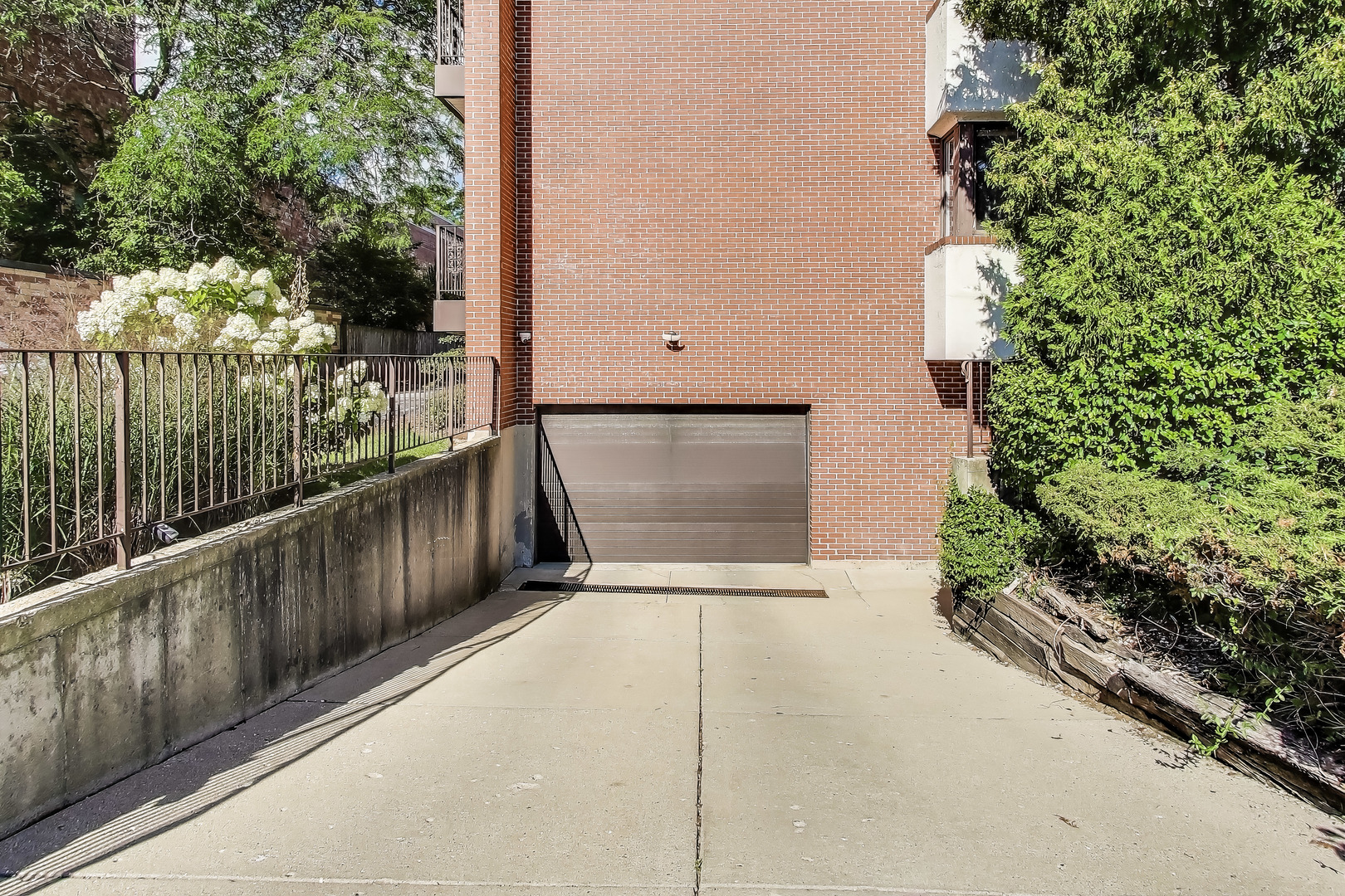 2046 Saint Johns Avenue Unit: 2A