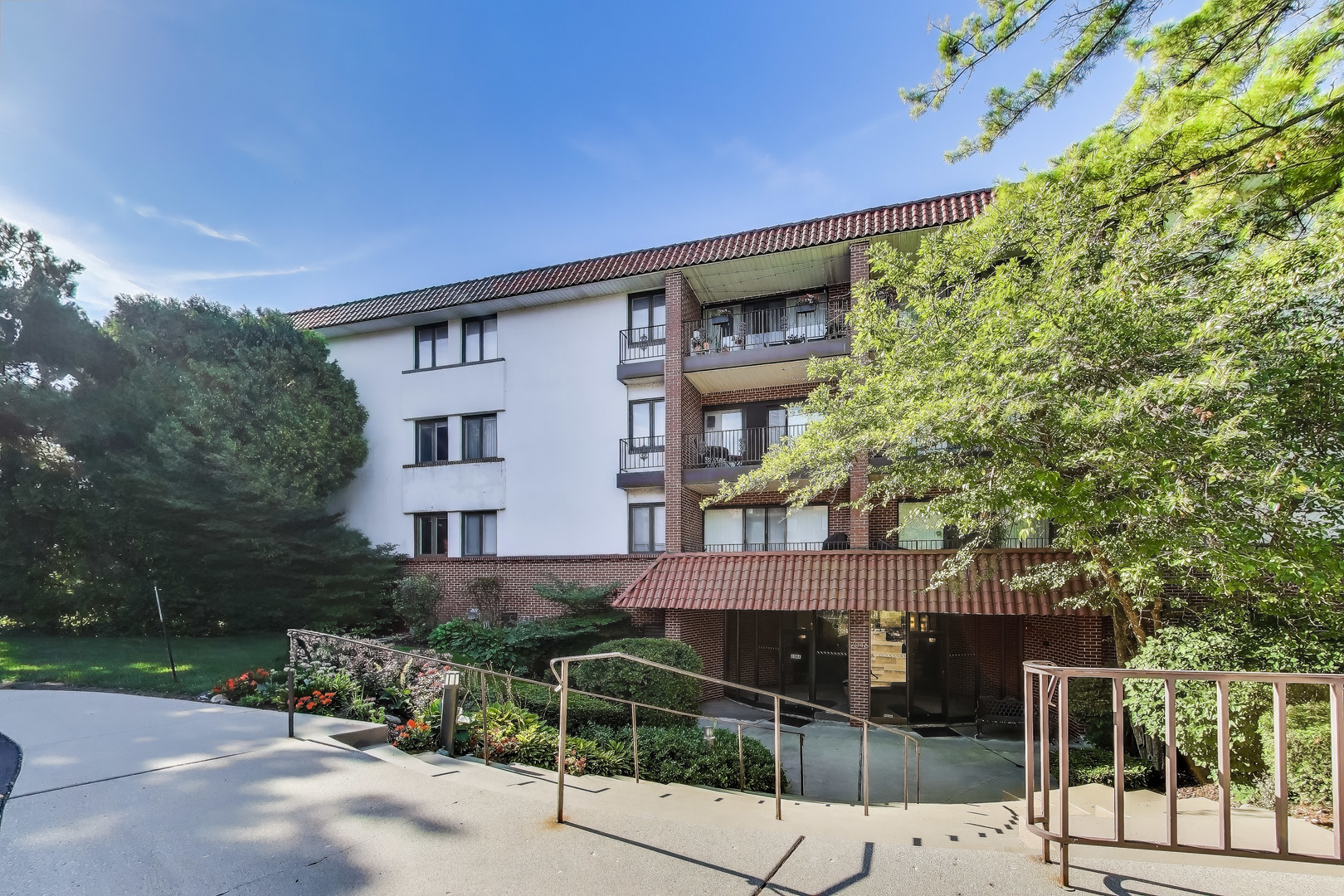 2046 Saint Johns Avenue Unit: 2A