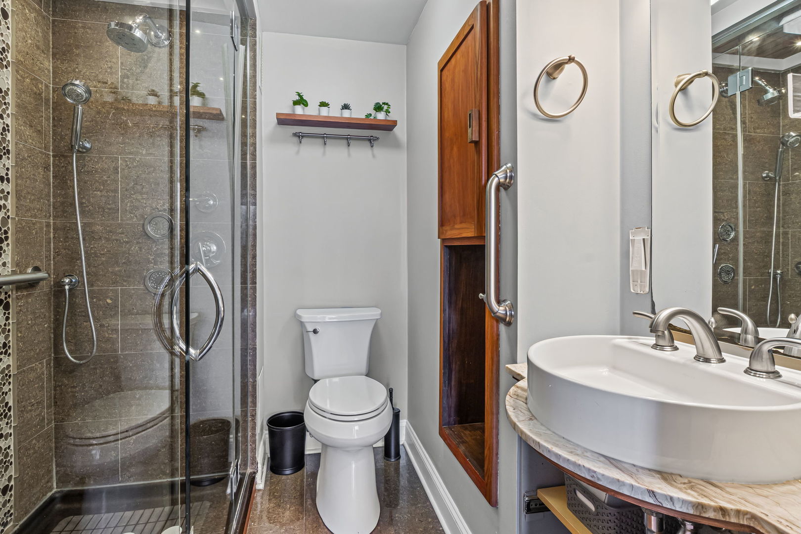 3150 N SHERIDAN Road Unit: 2C