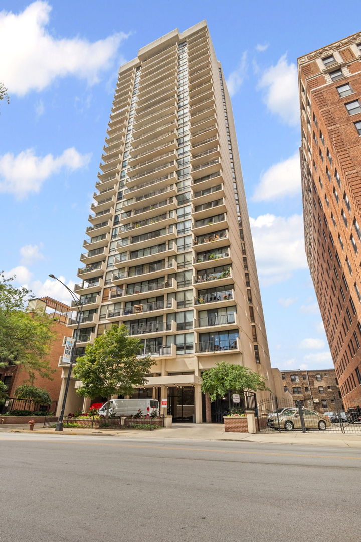 3150 N SHERIDAN Road Unit: 2C