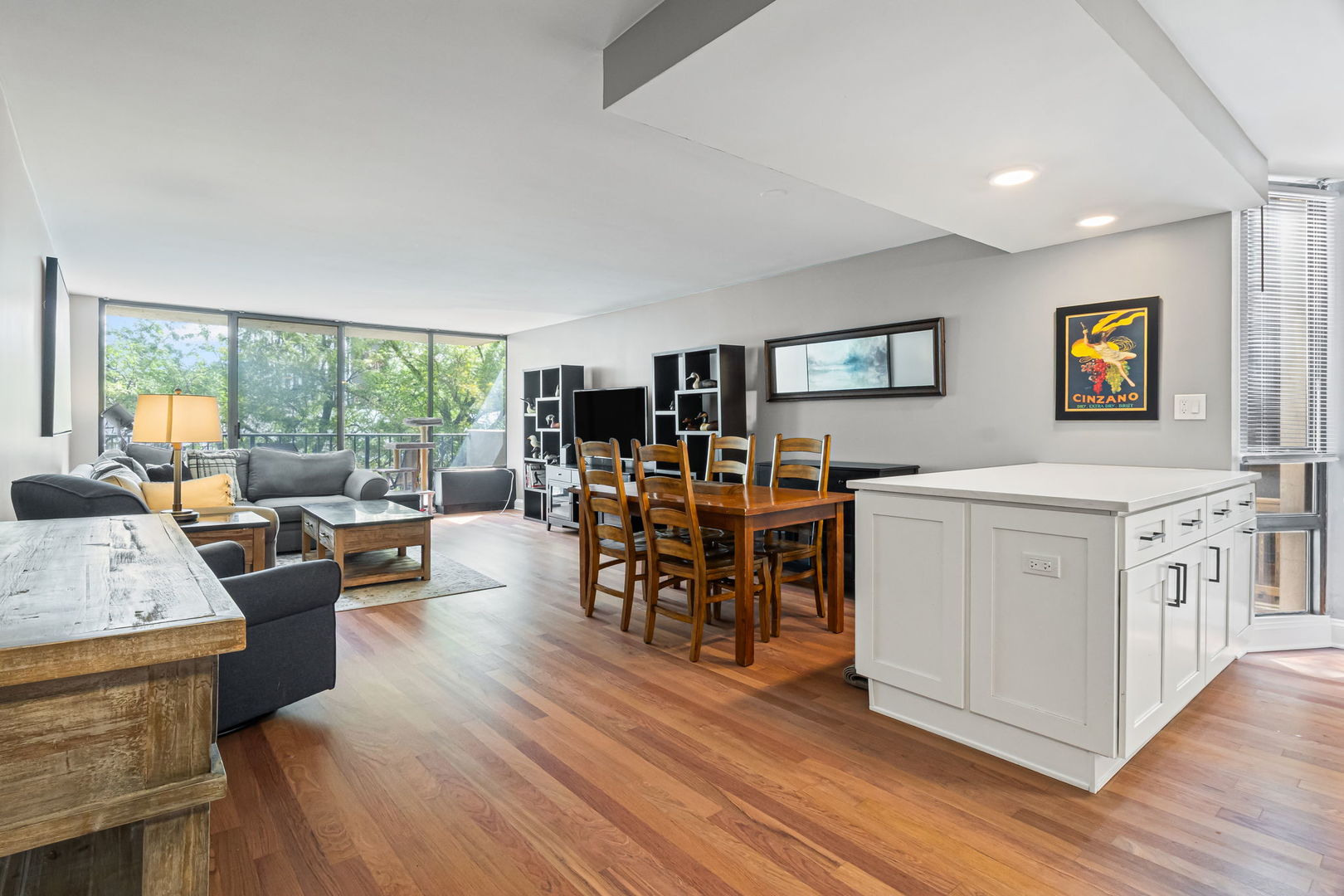 3150 N SHERIDAN Road Unit: 2C