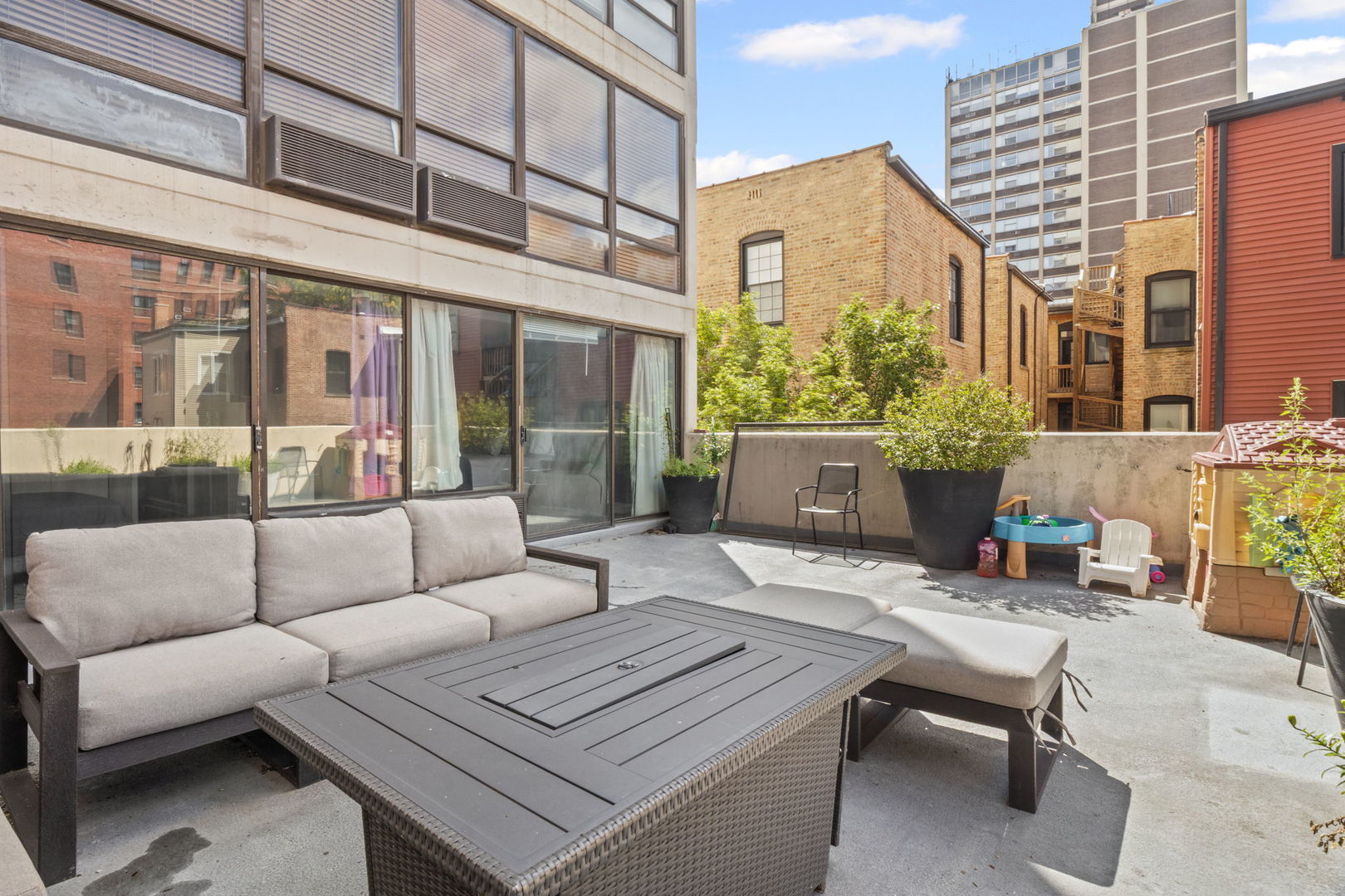 3150 N SHERIDAN Road Unit: 2C