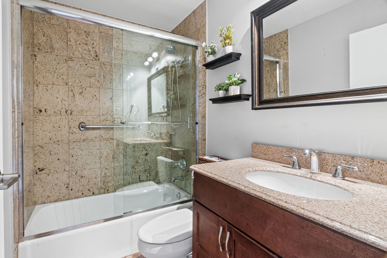 3150 N SHERIDAN Road Unit: 2C