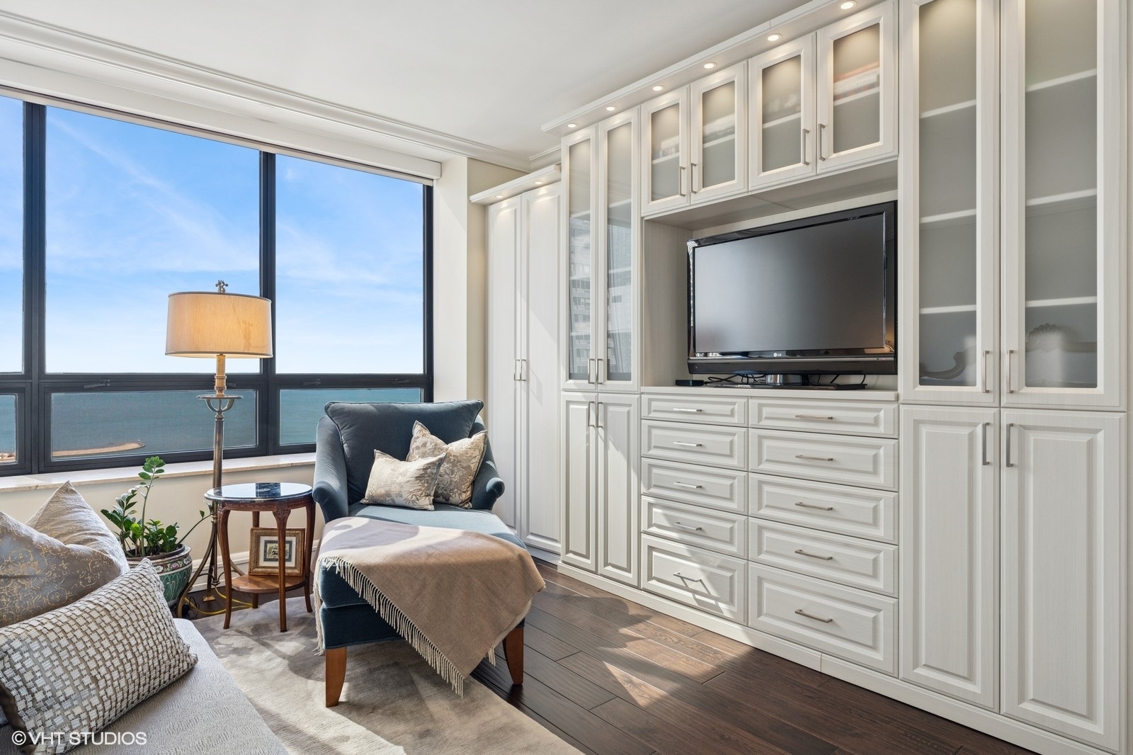 180 E PEARSON Street Unit: 4801