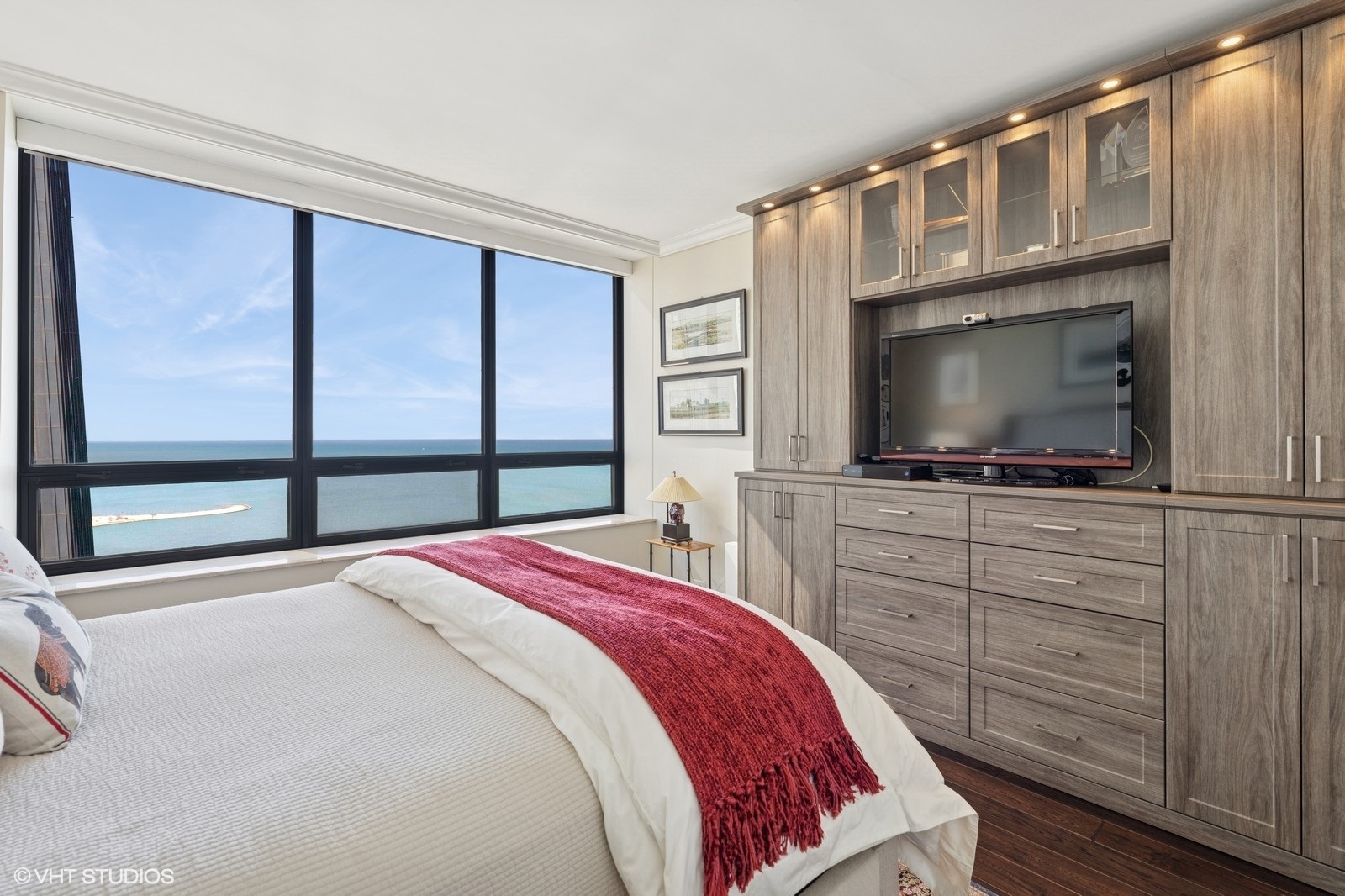 180 E PEARSON Street Unit: 4801