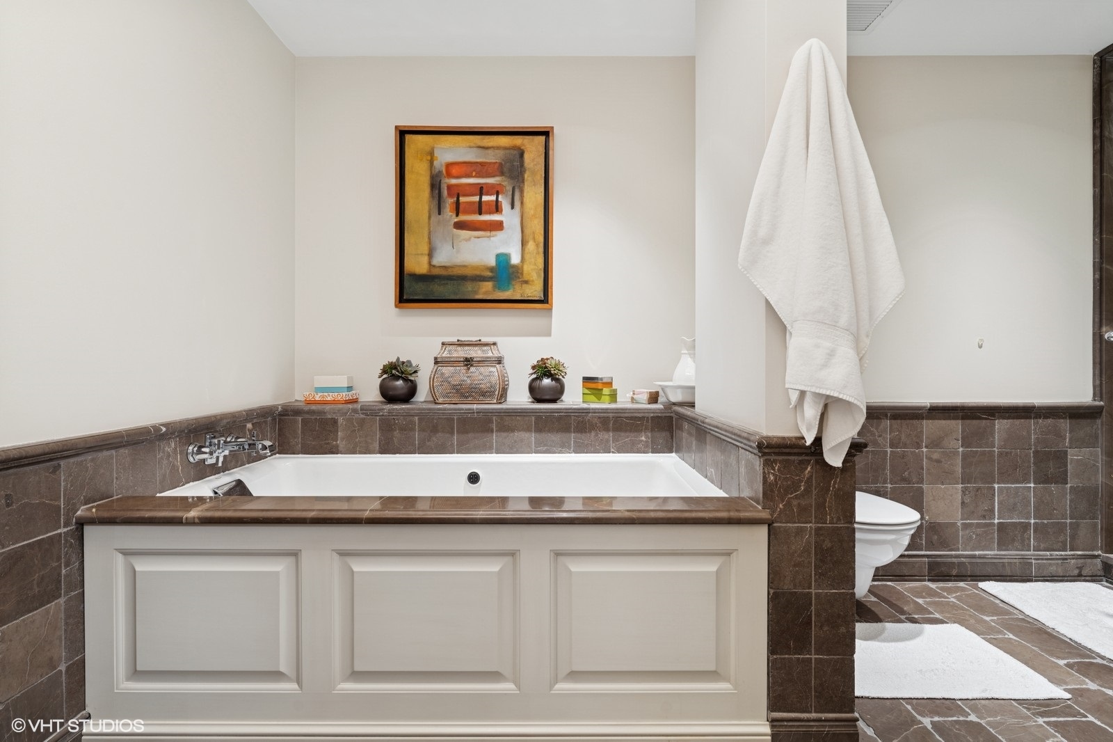 180 E PEARSON Street Unit: 4801