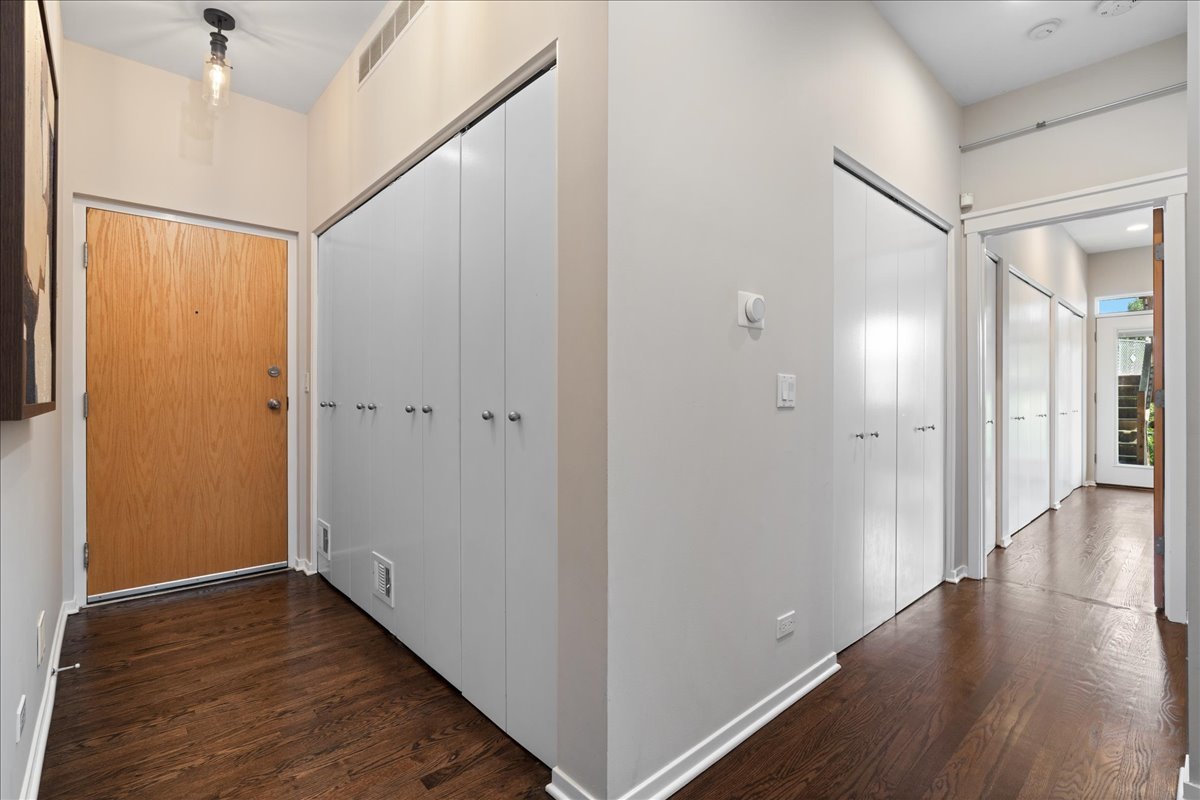 2955 N Racine Avenue Unit: 2B