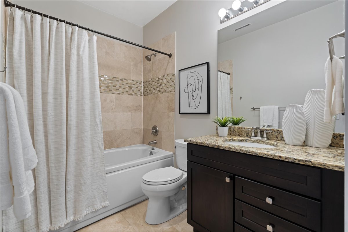 2955 N Racine Avenue Unit: 2B