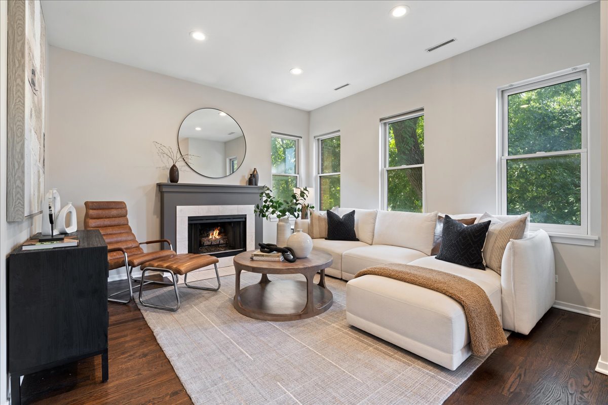 2955 N Racine Avenue Unit: 2B