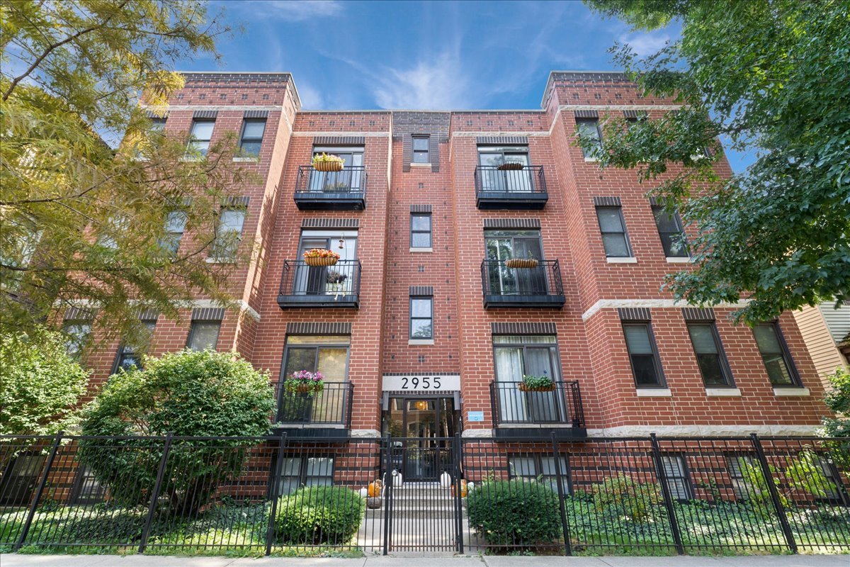 2955 N Racine Avenue Unit: 2B