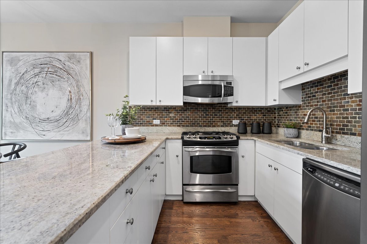 2955 N Racine Avenue Unit: 2B