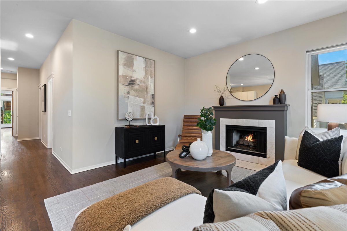 2955 N Racine Avenue Unit: 2B