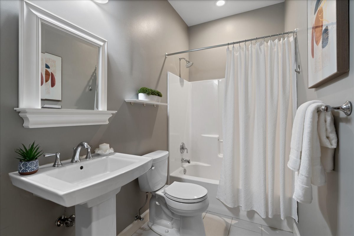 2955 N Racine Avenue Unit: 2B