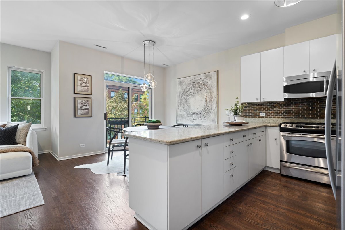 2955 N Racine Avenue Unit: 2B