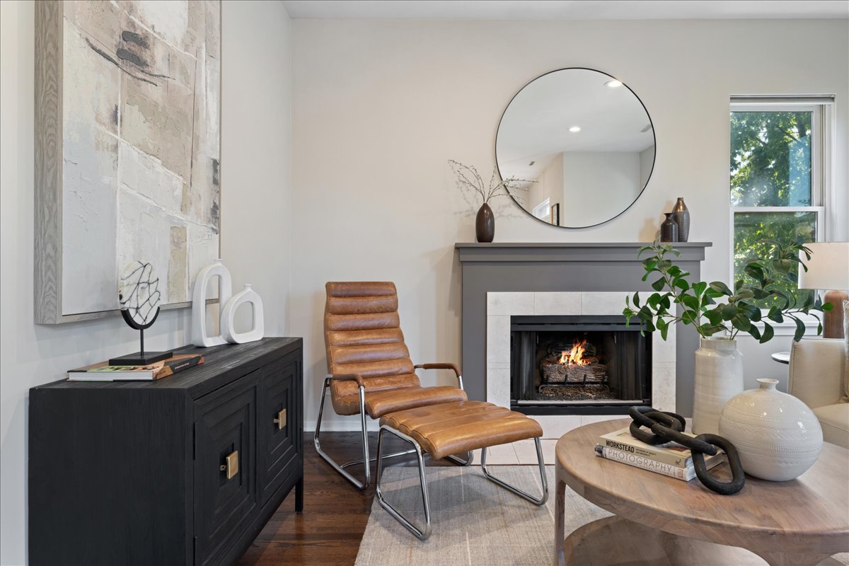 2955 N Racine Avenue Unit: 2B