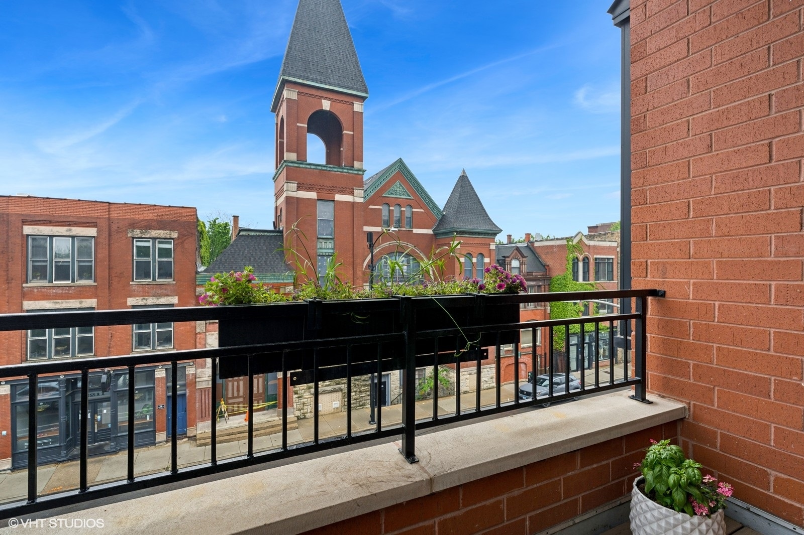 2212 W North Avenue Unit: 301