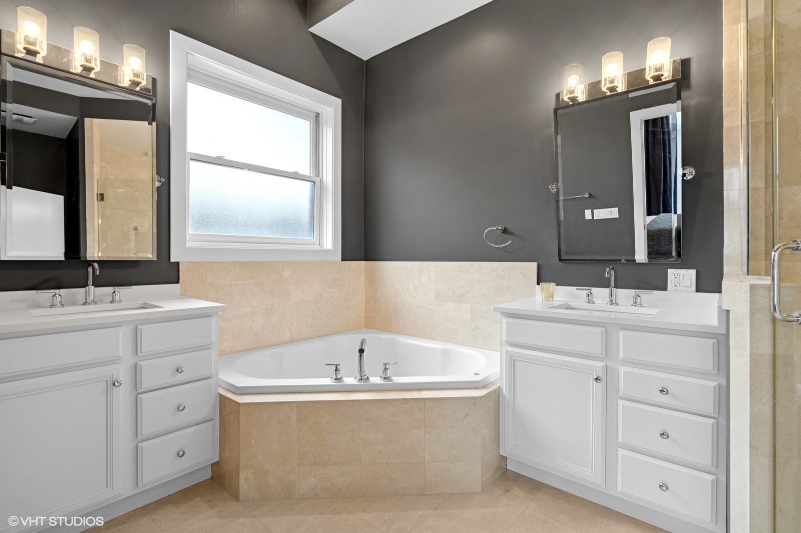 2212 W North Avenue Unit: 301