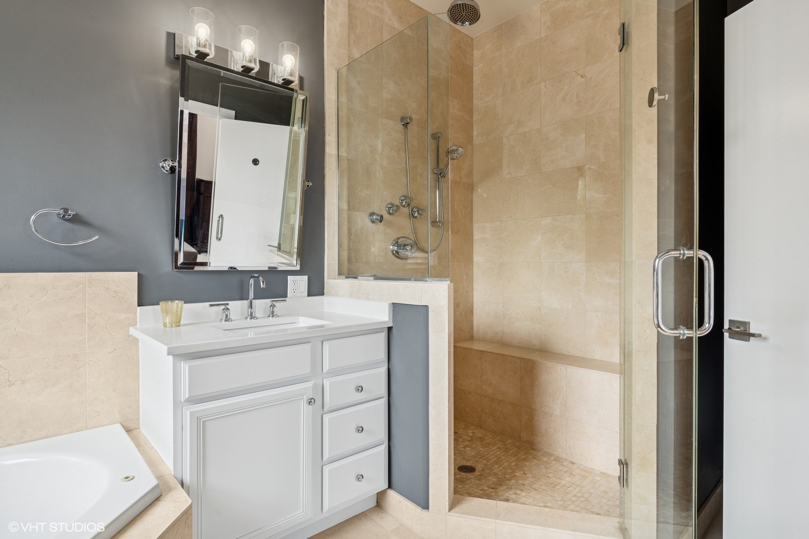 2212 W North Avenue Unit: 301