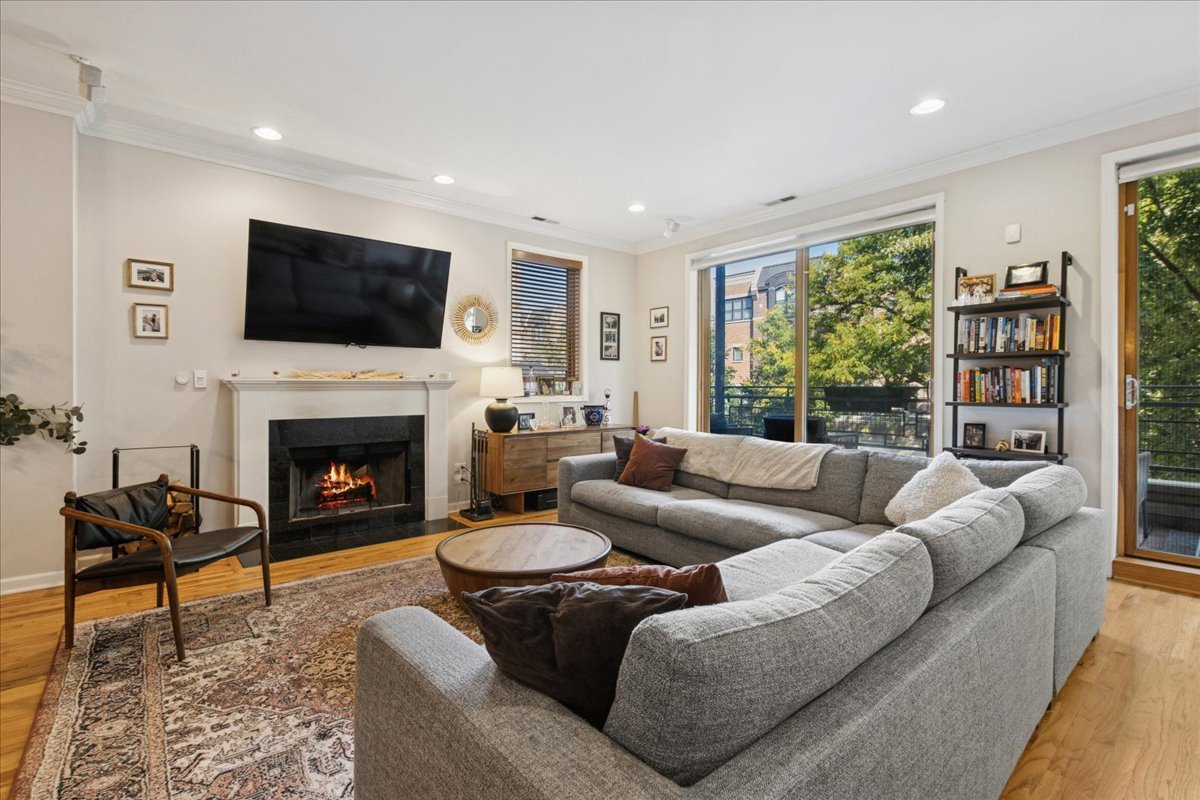 2315 W Wabansia Avenue Unit: 2W