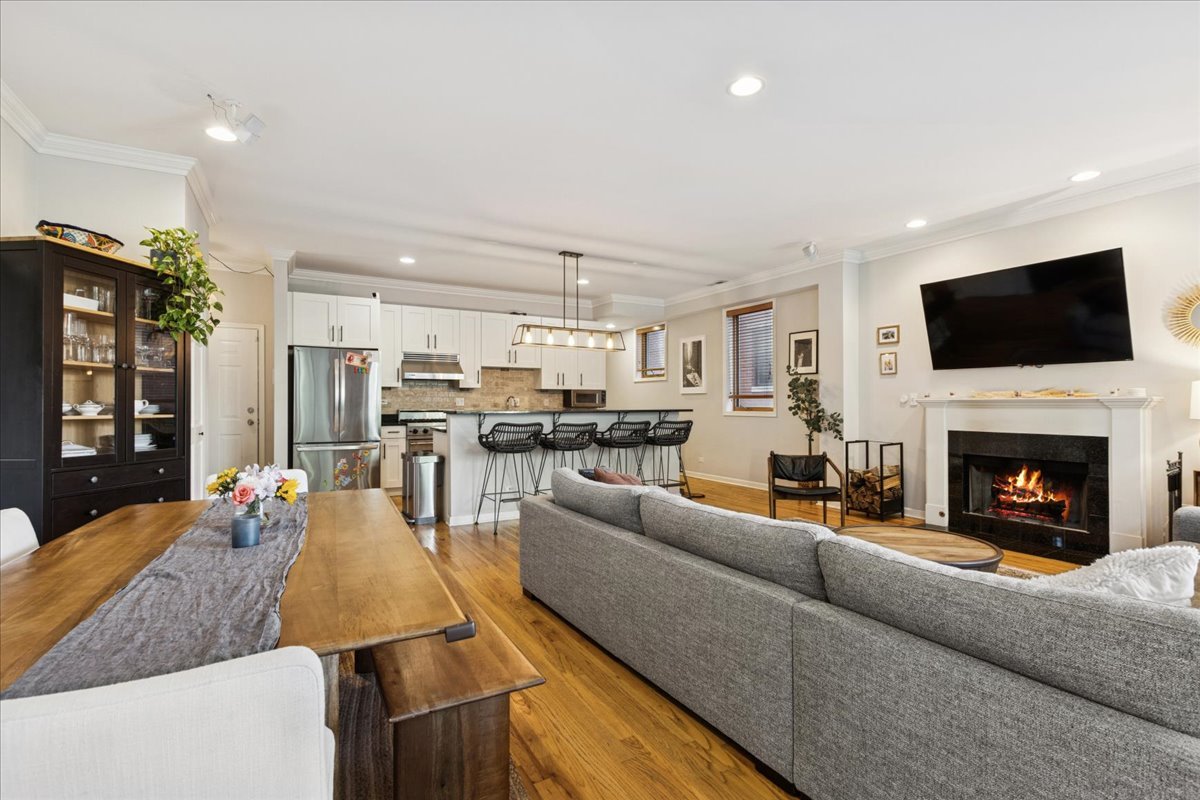 2315 W Wabansia Avenue Unit: 2W