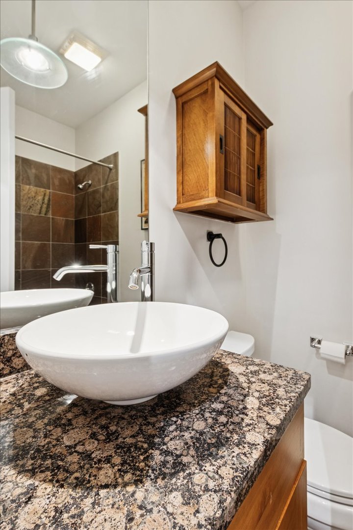 2315 W Wabansia Avenue Unit: 2W