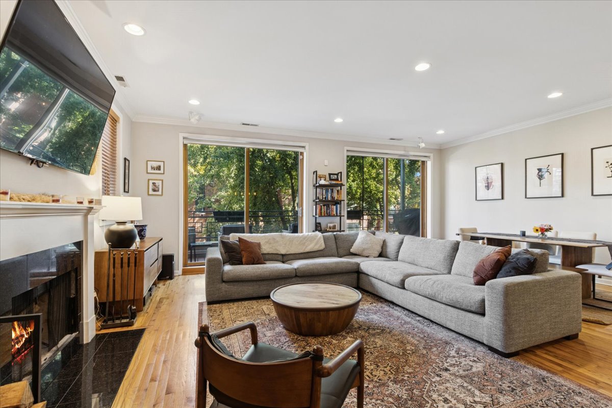 2315 W Wabansia Avenue Unit: 2W