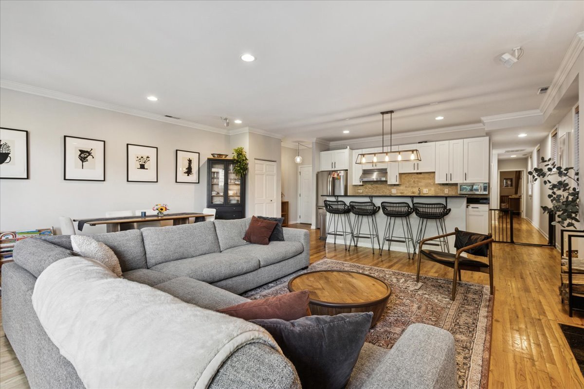 2315 W Wabansia Avenue Unit: 2W