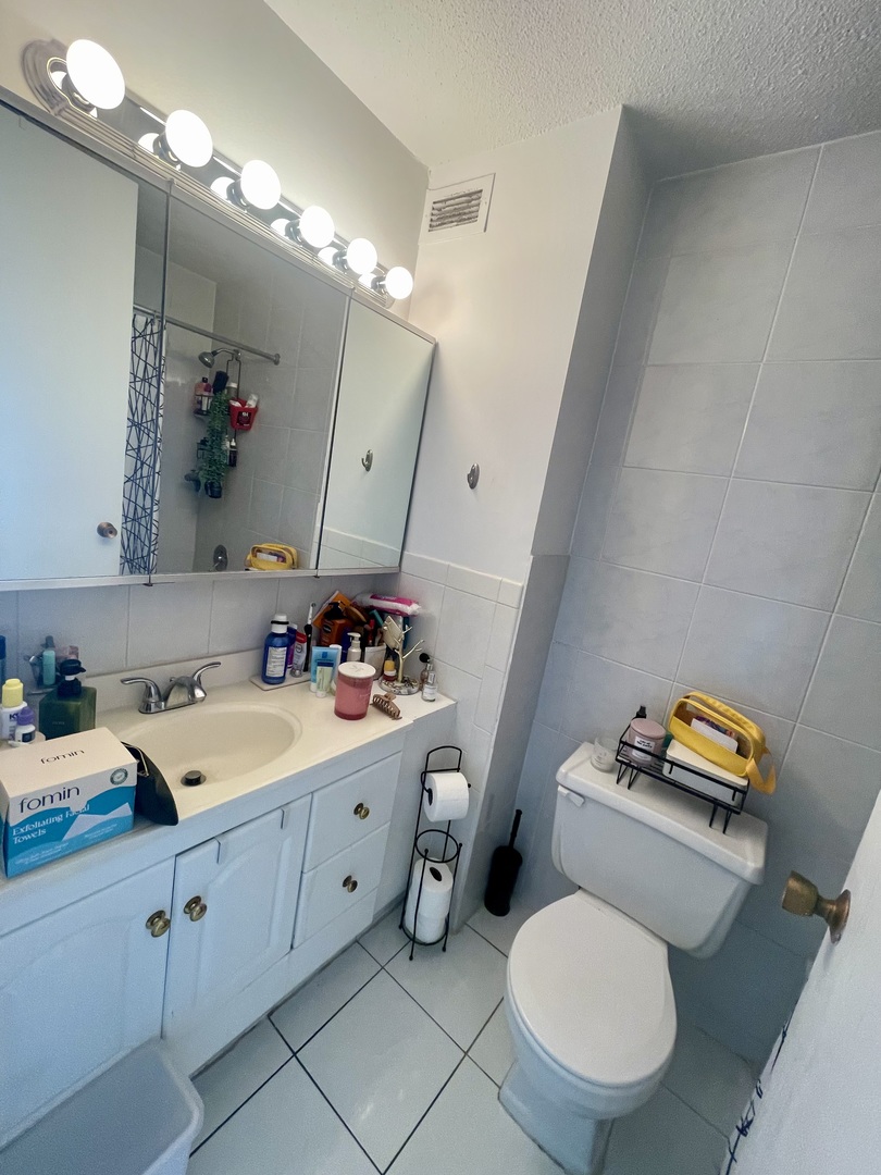 2728 N Hampden Court Unit: 608