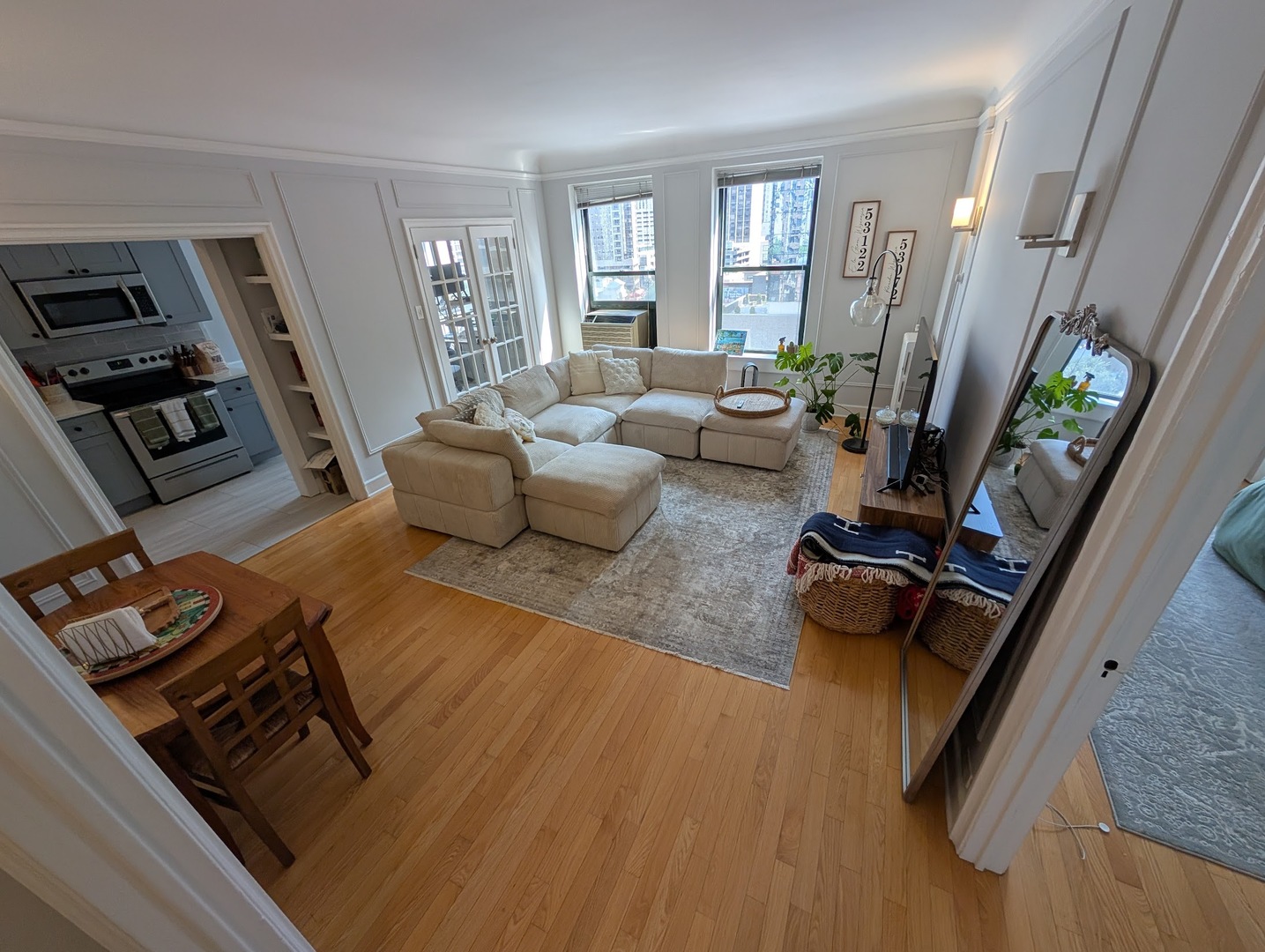 10 W Elm Street Unit: 902