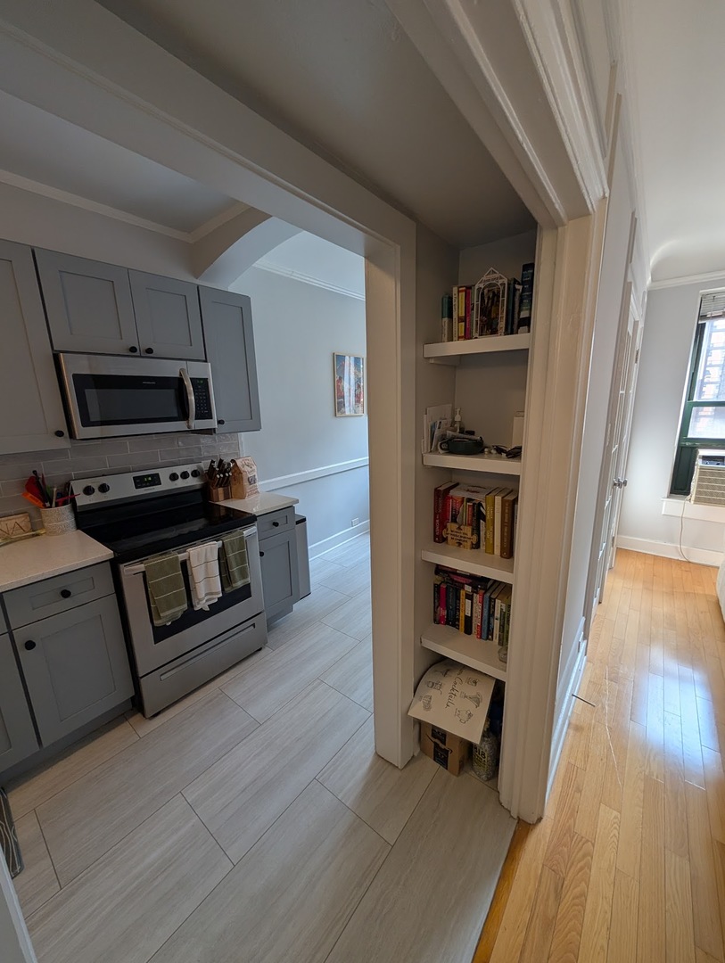 10 W Elm Street Unit: 902