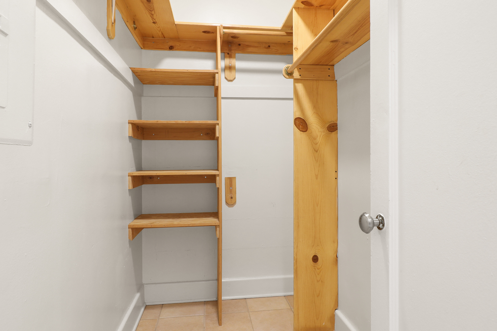 10 W Elm Street Unit: 902