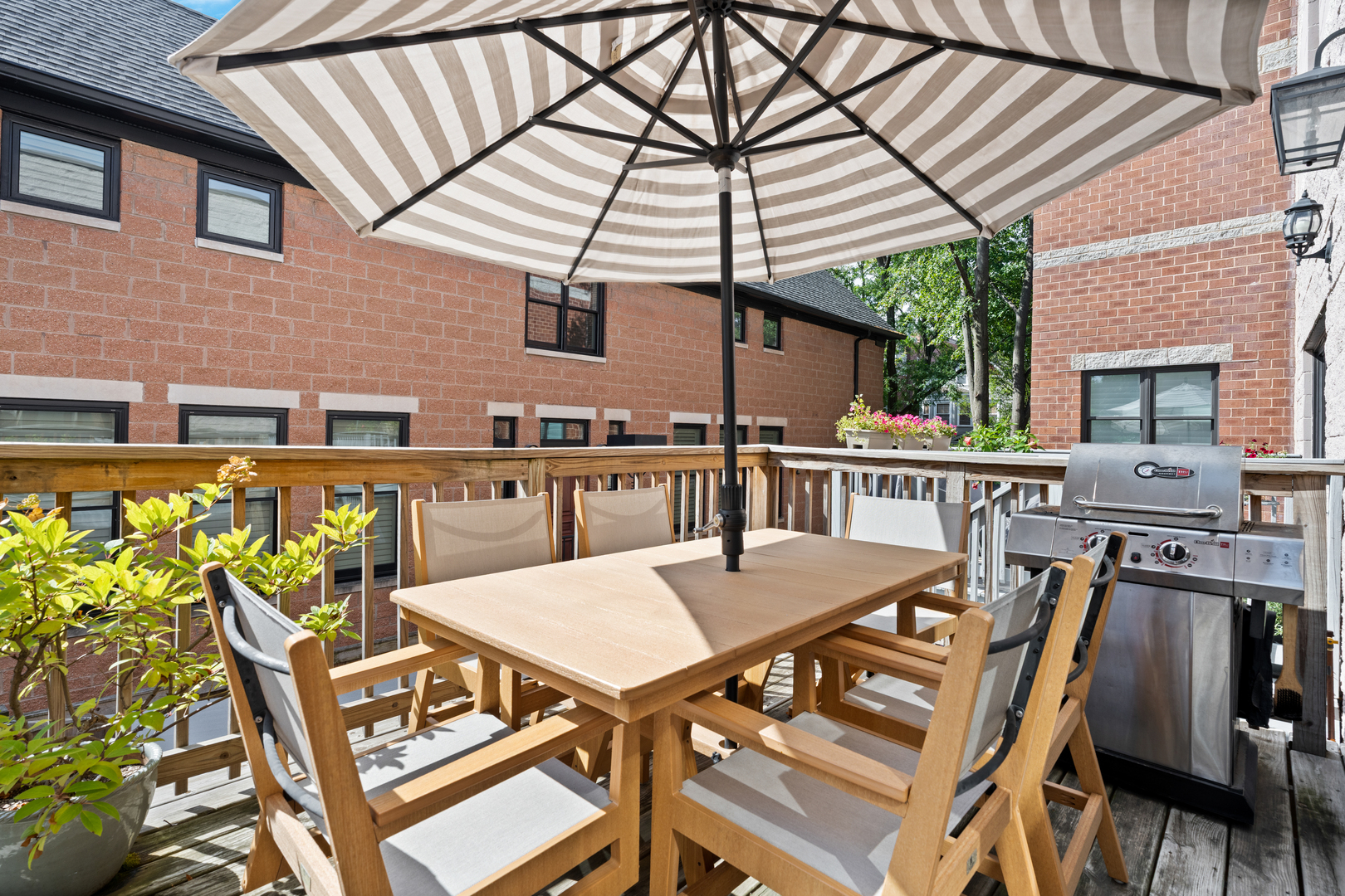 2720 N Greenview Avenue Unit: L