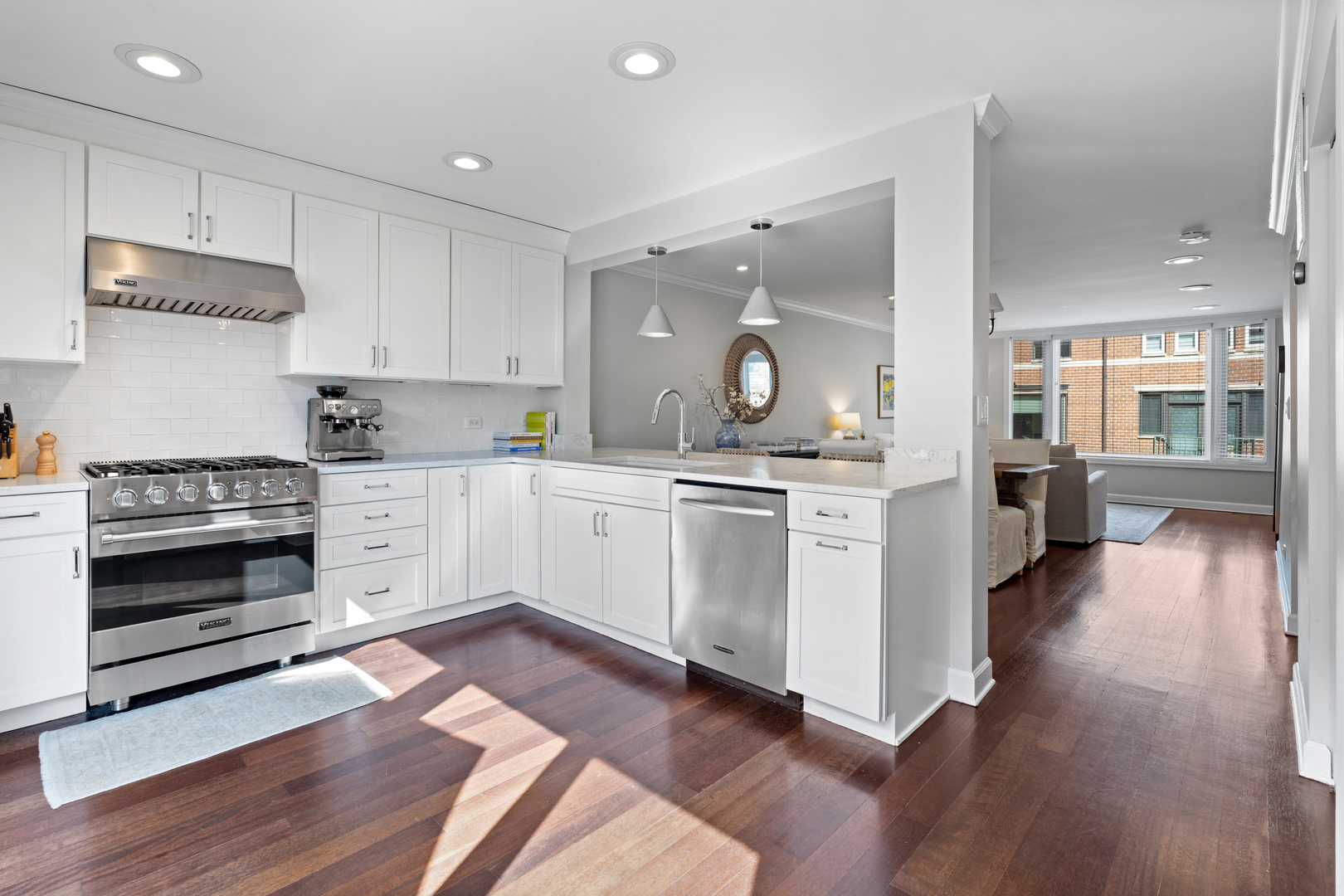 2720 N Greenview Avenue Unit: L