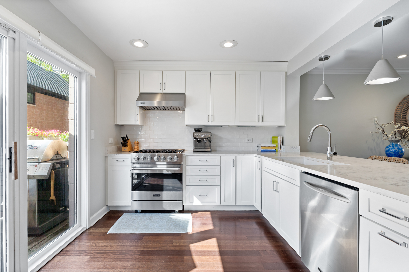 2720 N Greenview Avenue Unit: L