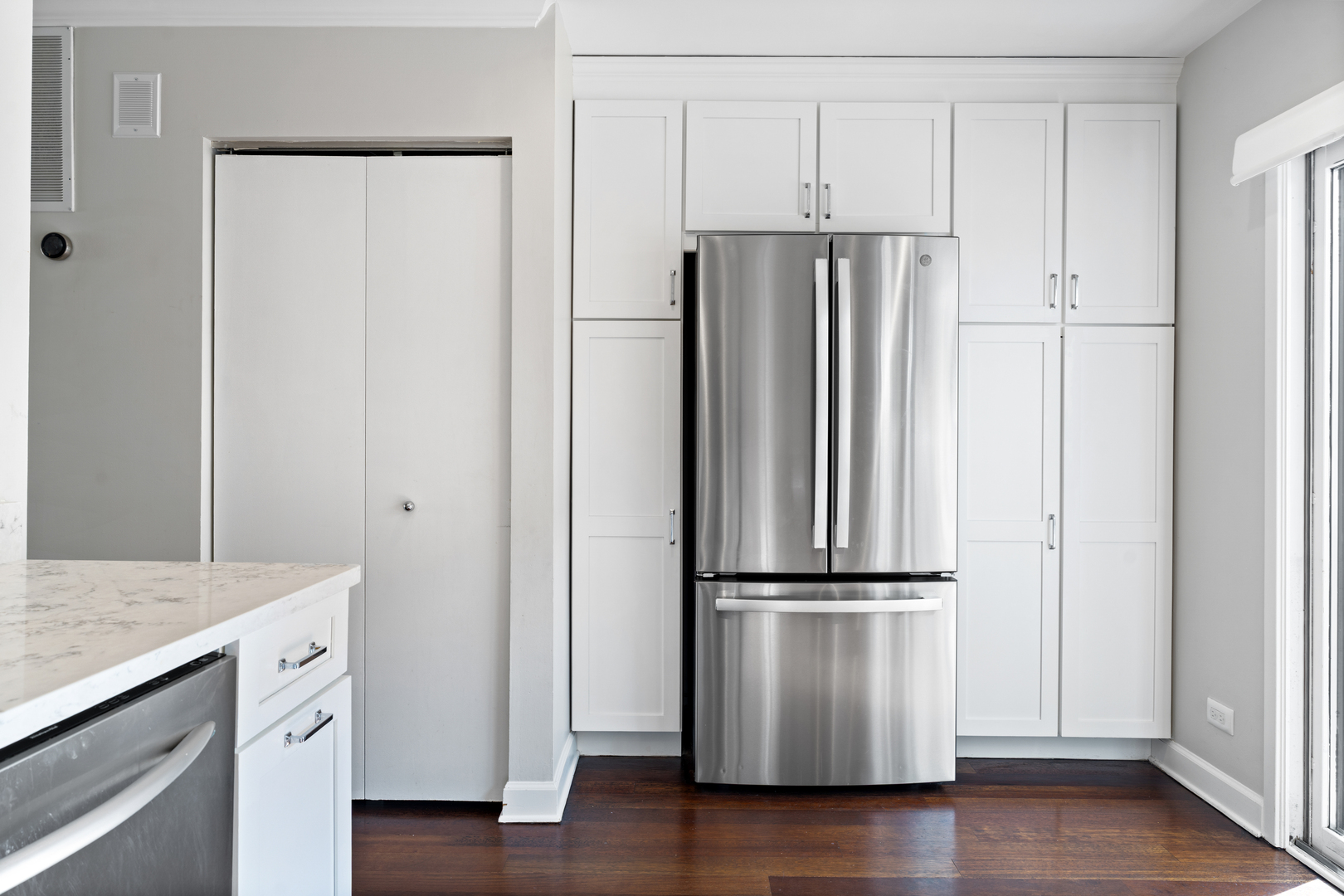 2720 N Greenview Avenue Unit: L