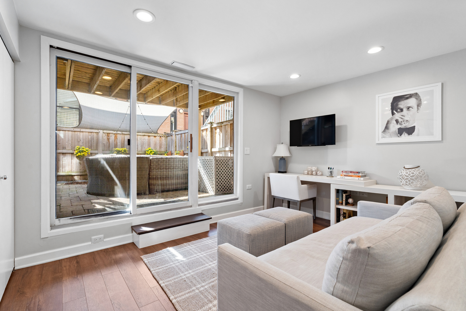 2720 N Greenview Avenue Unit: L