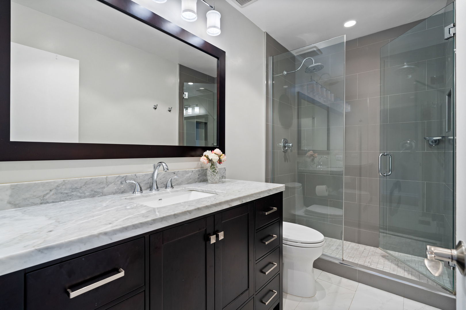 2720 N Greenview Avenue Unit: L