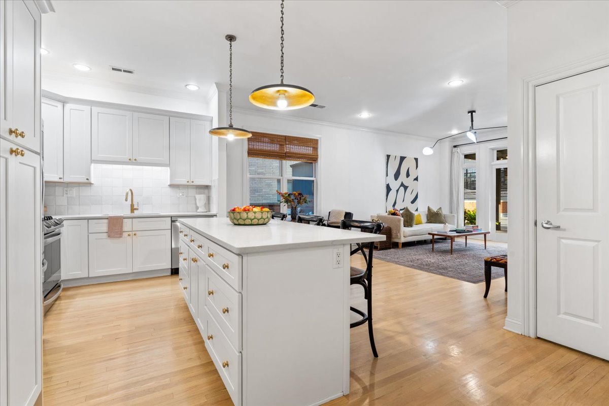 1355 W Washington Boulevard Unit: 2D