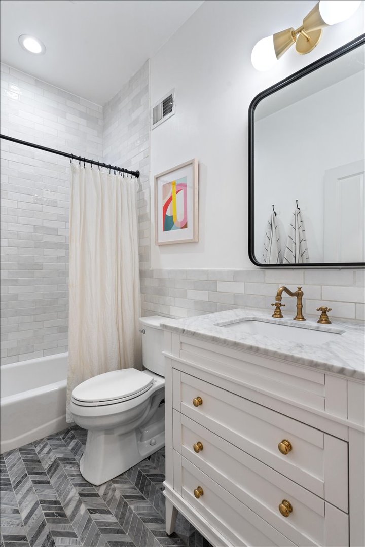 1355 W Washington Boulevard Unit: 2D