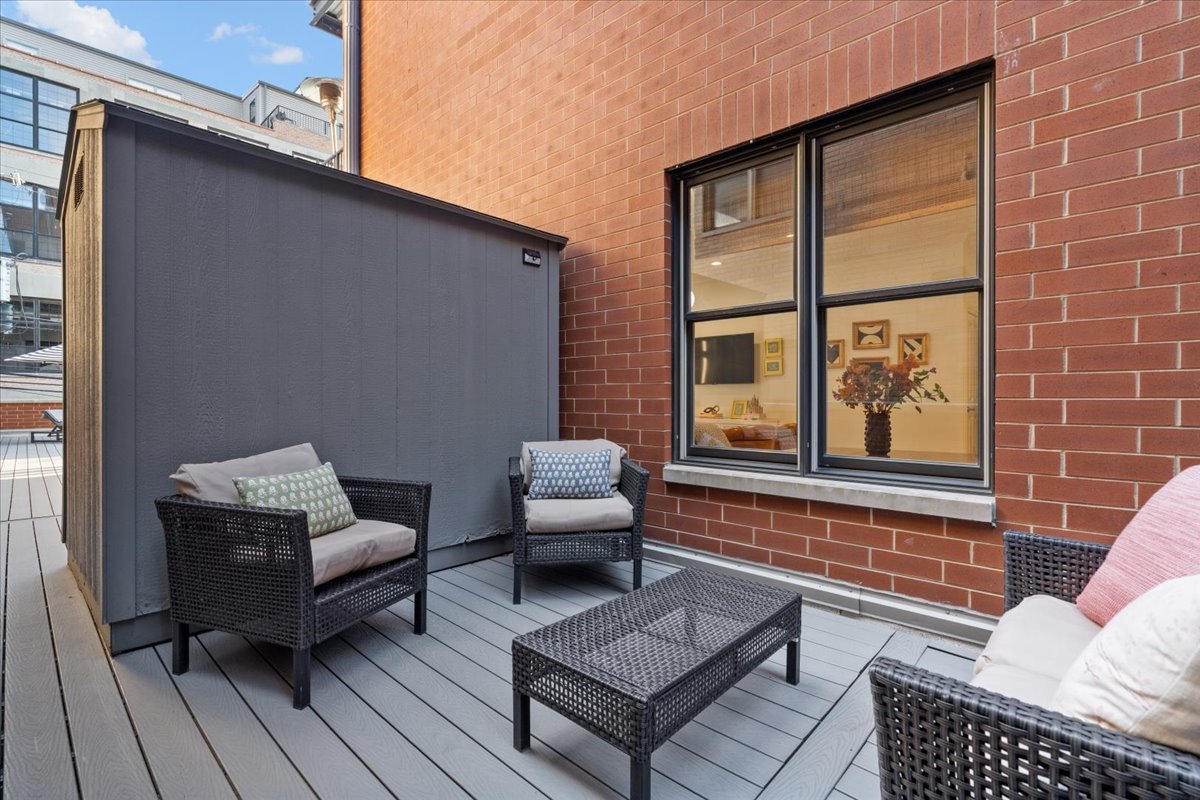 1355 W Washington Boulevard Unit: 2D