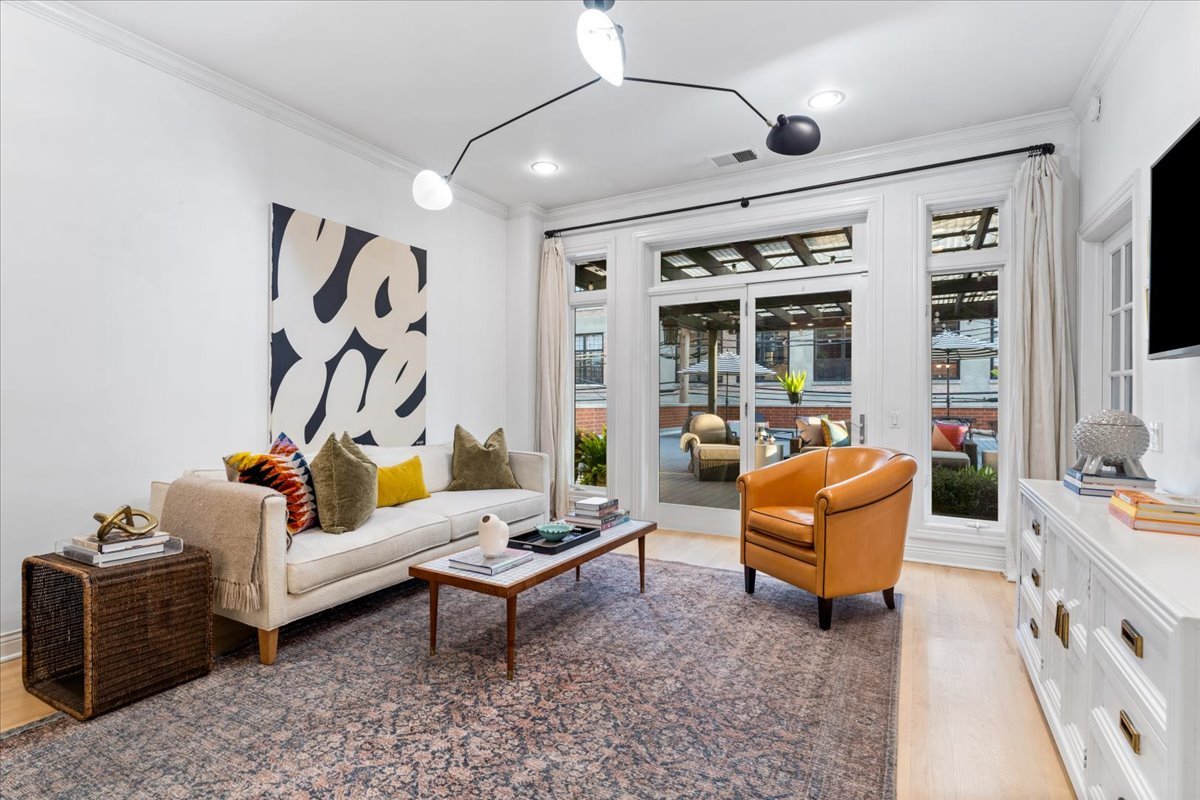 1355 W Washington Boulevard Unit: 2D