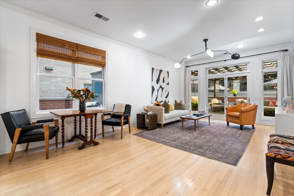 1355 W Washington Boulevard Unit: 2D