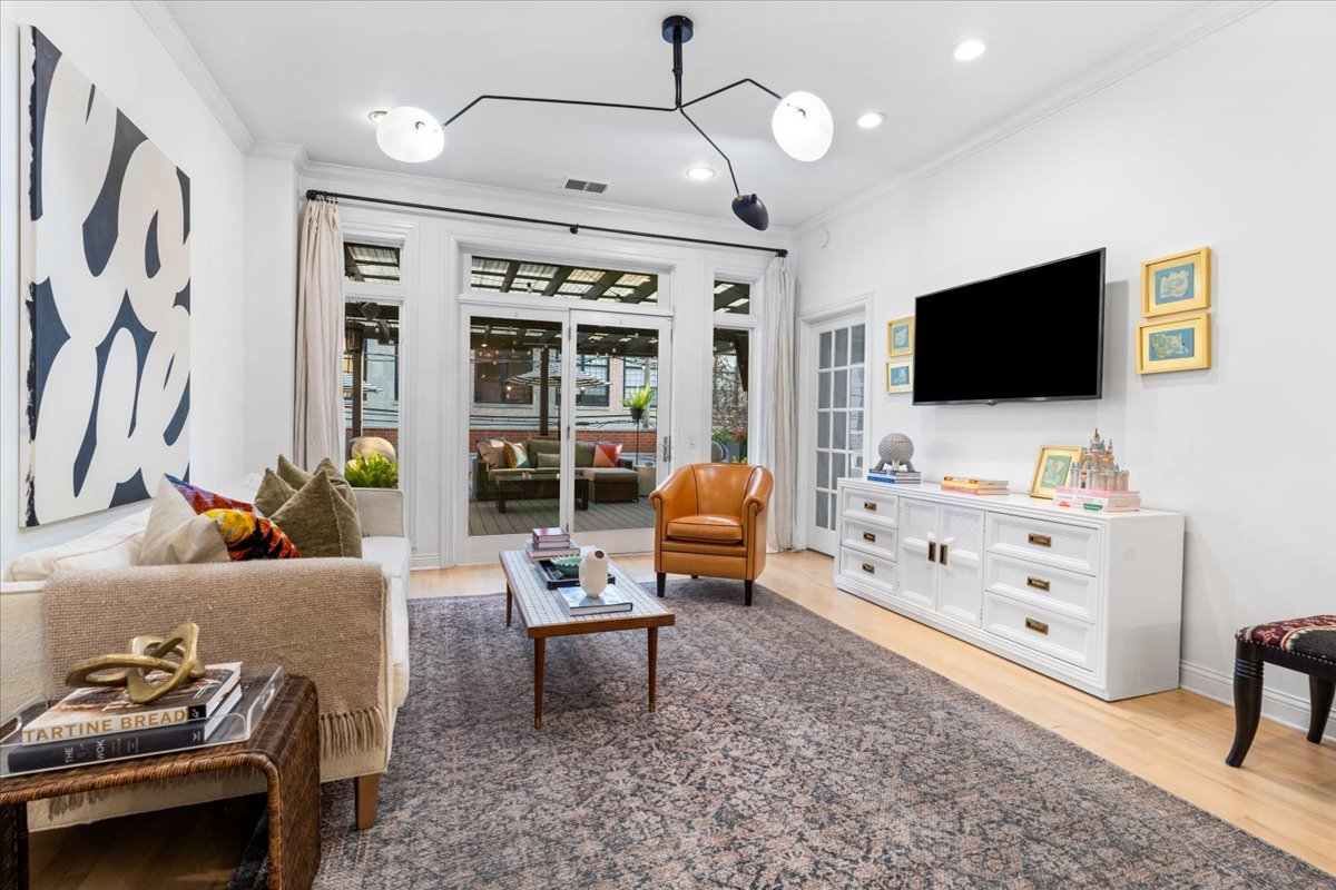 1355 W Washington Boulevard Unit: 2D