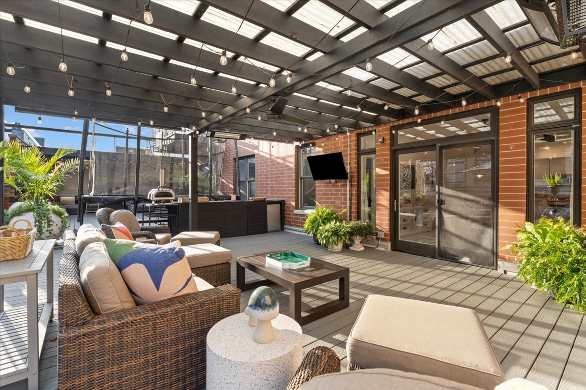 1355 W Washington Boulevard Unit: 2D